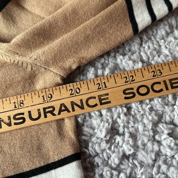 New Tommy Hilfiger Women’s Turtleneck Shirt Size Large - Picture 6 of 7